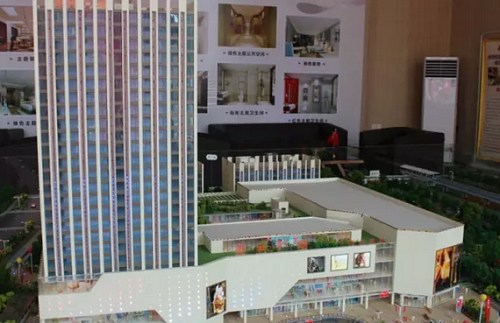 商业总建筑面积约16万㎡，由四层局部五层的购物中心、双首层商业步行街、主题酒店、精装公寓和商务写字楼集合而成的区域性商业综合体。