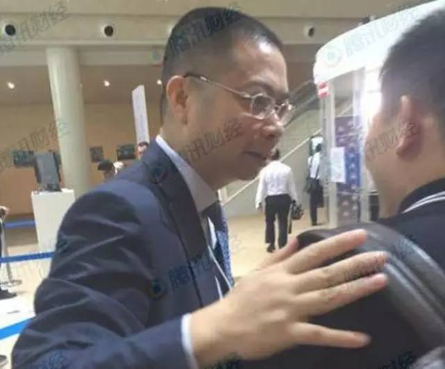 仅用19亿就吞掉2000亿万科，若成功，卖菜出身的他未来能血洗A股！