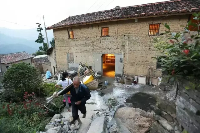 这个小伙子改造的农民房，击败了全球540个五星酒店