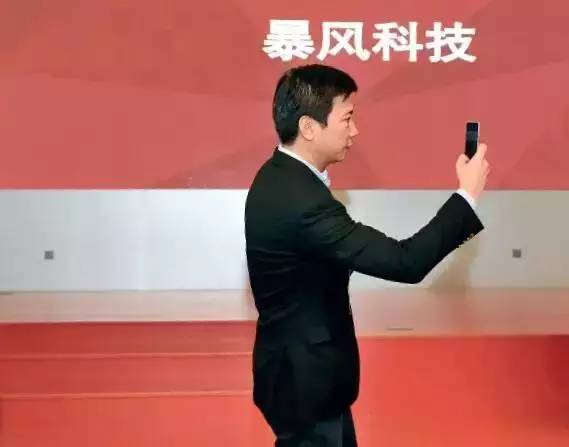 身价105亿的蔡文胜告诉你:出身、学历不重要,关键在于你交什么朋友