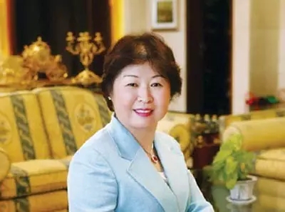 从一无所有到身价百亿，玖龙纸业张茵如何靠造纸成为一方女富豪？