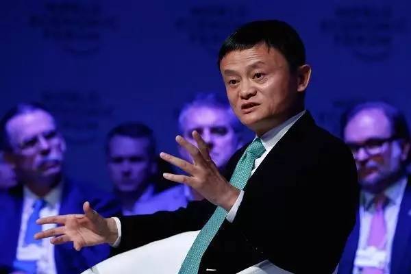 马云达沃斯对话美国记者，全程高能，简直是一场火光四溅的攻防战