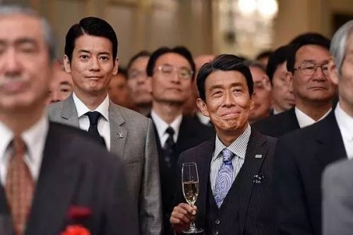 冯仑：一个人配8个保镖都不够，企业做大有什么用？