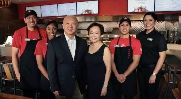 年赚100亿的中餐馆，却宣称永不在中国开店！全球开店2000家，只因发现了一个行业潜规则！
