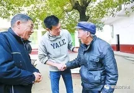 秦玥飞曾是年薪百万的耶鲁才子，却沦落到连洗澡都困难，这位85后疯了吗？
