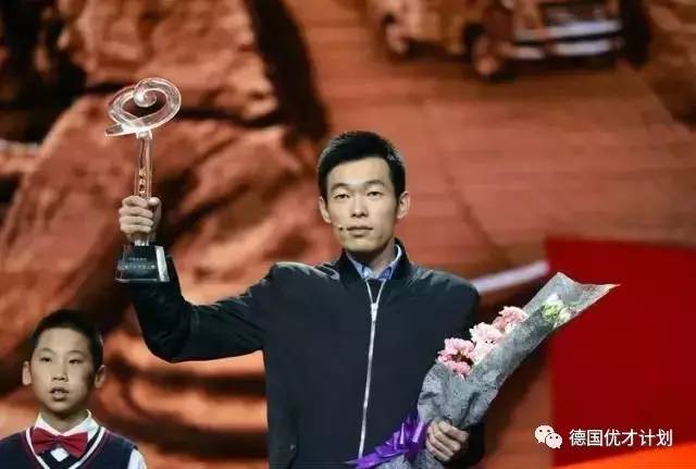 秦玥飞曾是年薪百万的耶鲁才子，却沦落到连洗澡都困难，这位85后疯了吗？