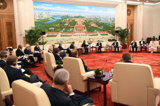 李克强:继续放宽市场准入 推进负面清单管理模式