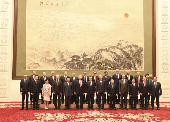 李克强:继续放宽市场准入 推进负面清单管理模式