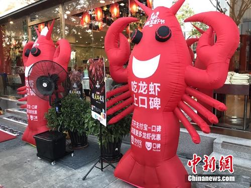 北京近千家餐厅用上自助结账 收银台“下岗”了？