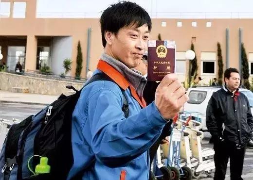 《战狼2》：中国护照不一定能带你去世界任何地方，但能把你从任何地方接回家！