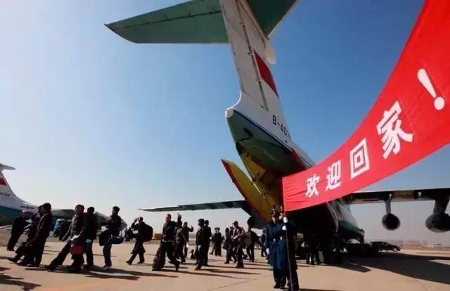 《战狼2》：中国护照不一定能带你去世界任何地方，但能把你从任何地方接回家！