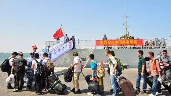 《战狼2》：中国护照不一定能带你去世界任何地方，但能把你从任何地方接回家！