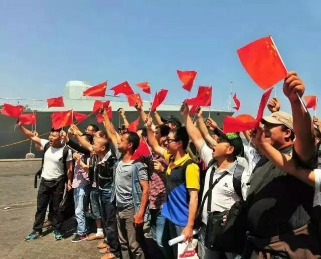 《战狼2》：中国护照不一定能带你去世界任何地方，但能把你从任何地方接回家！