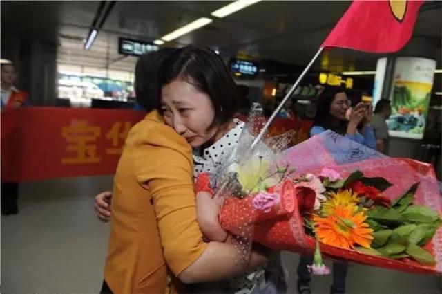 《战狼2》：中国护照不一定能带你去世界任何地方，但能把你从任何地方接回家！