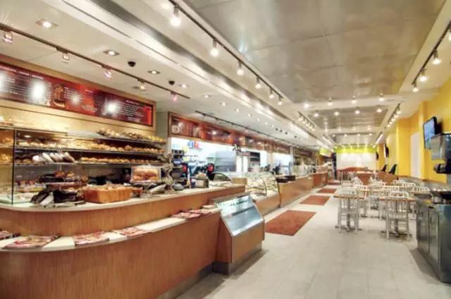 一家面包店，价位比麦当劳贵很多，却挤进了美国快餐TOP3，凭什么？