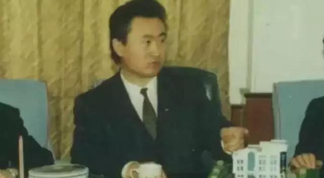 王健林创业三年被告222次，刘强东34岁一夜白头，柳传志40岁摆地摊，你有他们惨吗？