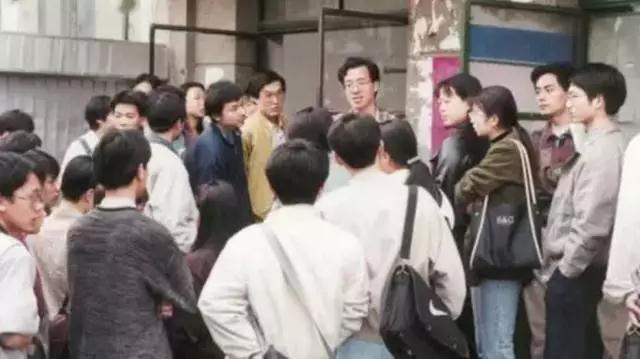 王健林创业三年被告222次，刘强东34岁一夜白头，柳传志40岁摆地摊，你有他们惨吗？