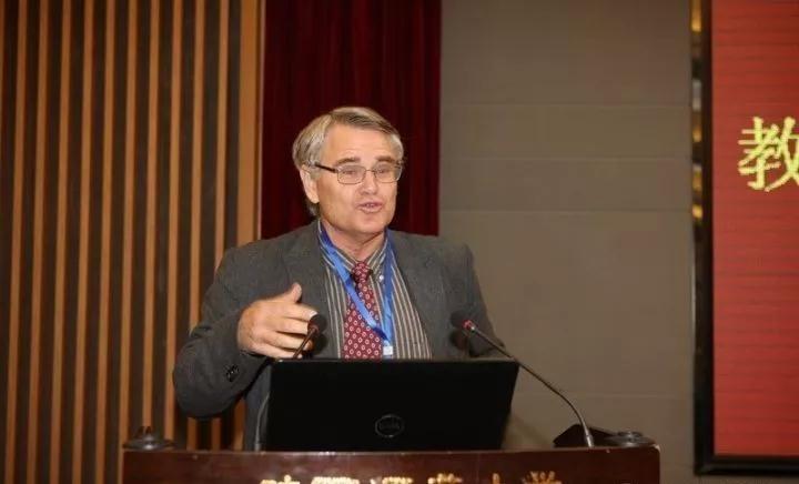 这位斯坦福教授花37年死磕中国农村，揭示了贫苦教育的“残酷真相”
