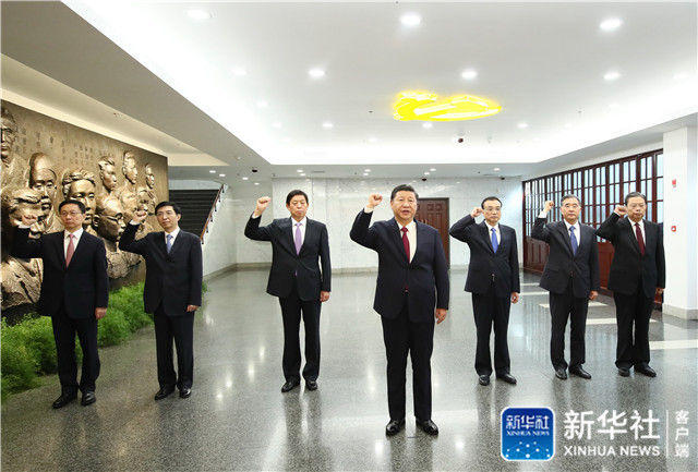 习近平：新时代的领路人