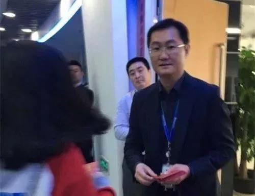 偷窥了马化腾的朋友圈，我才明白：马云还远不是对手！