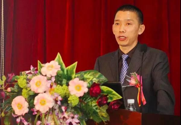 这个60后老厂长转型做互联网爆品，一天挣了3000万，就靠一土招！