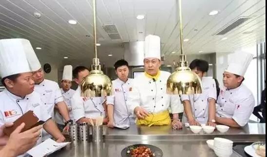 “奇葩”餐厅每平米日卖3.5万，34年只开了34家店！