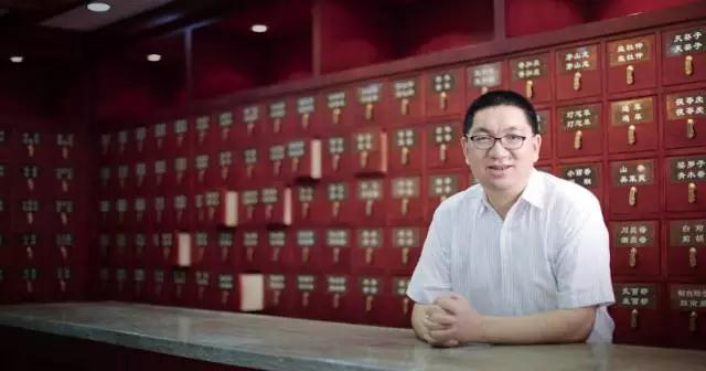 神反转！陕西首富负债48亿，要跳楼自杀，结果员工卖房帮他还债，8年后又挣120亿！