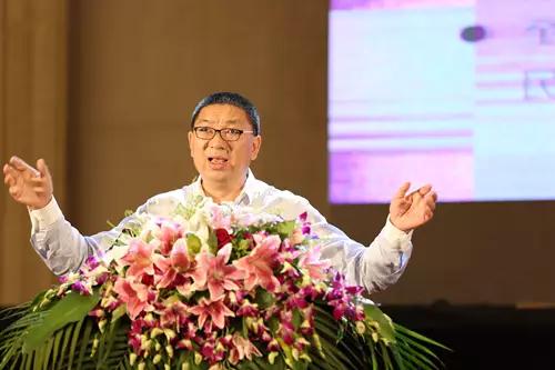 神反转！陕西首富负债48亿，要跳楼自杀，结果员工卖房帮他还债，8年后又挣120亿！