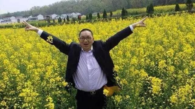 神反转！陕西首富负债48亿，要跳楼自杀，结果员工卖房帮他还债，8年后又挣120亿！