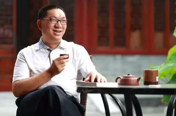 神反转！陕西首富负债48亿，要跳楼自杀，结果员工卖房帮他还债，8年后又挣120亿！