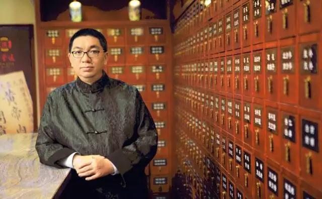 神反转！陕西首富负债48亿，要跳楼自杀，结果员工卖房帮他还债，8年后又挣120亿！