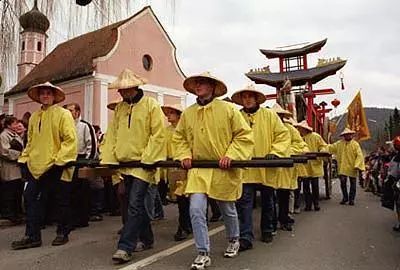 这个德国小镇居民自称“中国人”，中文是官方语言，春节比我们还热闹？