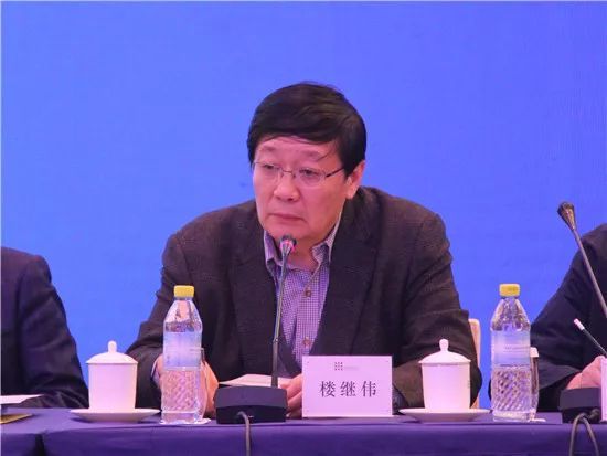 刚刚，中国经济学界半壁江山齐聚钓鱼台，有人高呼：警惕红色财团！