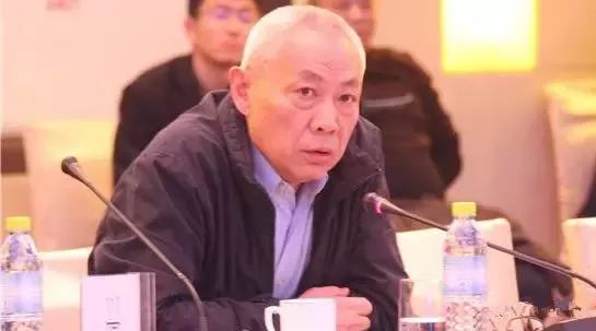 刚刚，中国经济学界半壁江山齐聚钓鱼台，有人高呼：警惕红色财团！