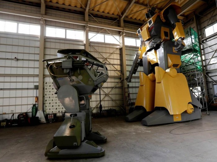 日本工程师制造出28英尺高的巨型机器人