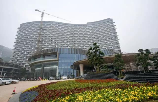 全球最大的酒店即将在中国建成,耗资200多亿,有超过2.8万间客房...