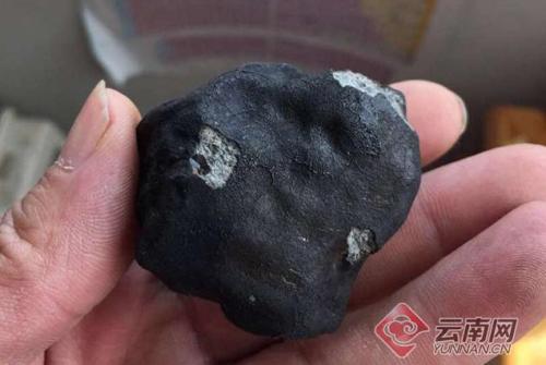 云南坠落陨石年龄和太阳系相当 最贵一块卖到16万元