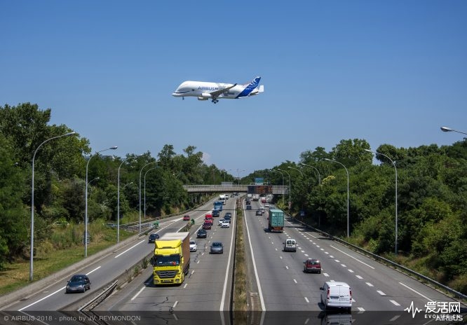 新一代空中巨无霸首飞成功！能运A330客机