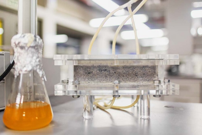 科学家展示人尿制砖新方案 节能环保零浪费