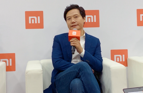 雷军回应放弃扁平化管理：我没变，所有高管还在一线