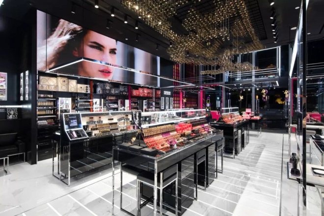 YSL全球最大旗舰店广州开业 还推出了无人贩卖机