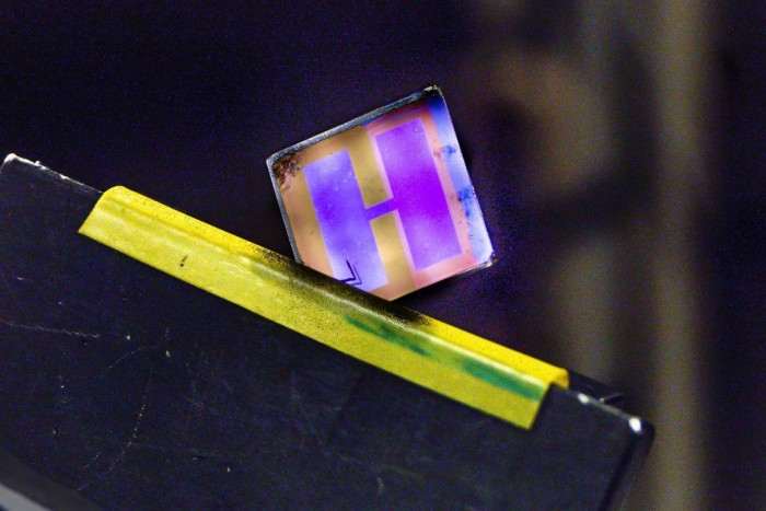 科学家研发独特的有机太阳能电池 专为室内照明设计