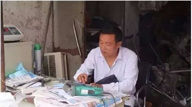 92岁老人被逼自杀,刘强东罕见发怒:我为你雪中送炭,你却要我家破人亡!