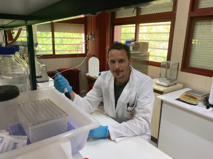 科学家利用特制纳米颗粒视网膜帮助失明老鼠恢复视力