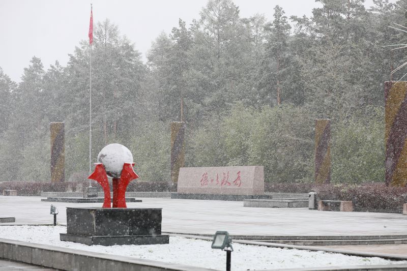 黑龙江漠河：五月飞雪，大雪压青松